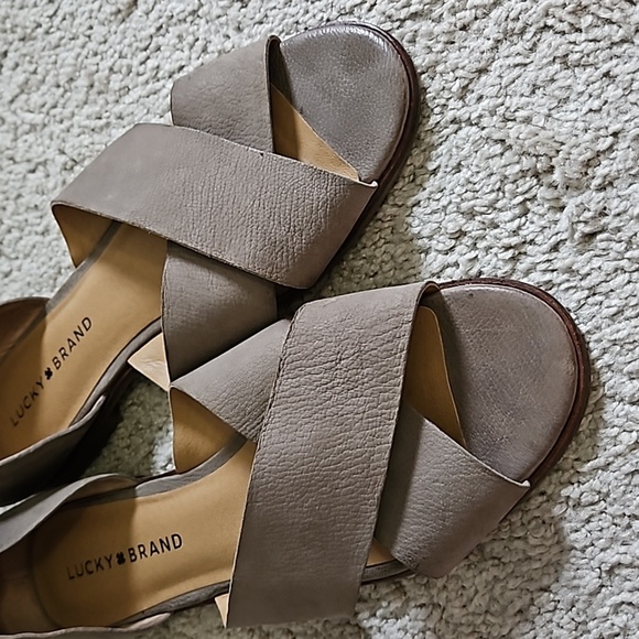 Lucky Brand Gallah Women's Taupe Criss Cross Flats Leather Sandals Size 9 - Picture 8 of 9